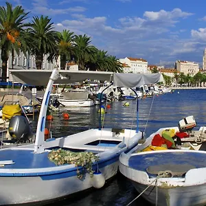 Apartment Aspalathos Centar - Center, A Few Minutes' Walking Distance To The Unesco Palace, Parking Lot In Front Of The, Split